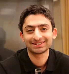 Waleed Ahmed - Waleed Ahmed ble i media omtalt som «Norges Mark Zuckerberg» etter lanseringen av selskapet Grønt Norge og det han hevdet var en banebrytende solcellelader til iPhone. Han ble hyllet av Trond Giske, mottok pris av daværende ordfører Fabian Stang, fikk støtte av Innovasjon Norge – og ble invitert til møte med Kronprins Haakon for å snakke om ungdom, verdighet og fremtidstro.