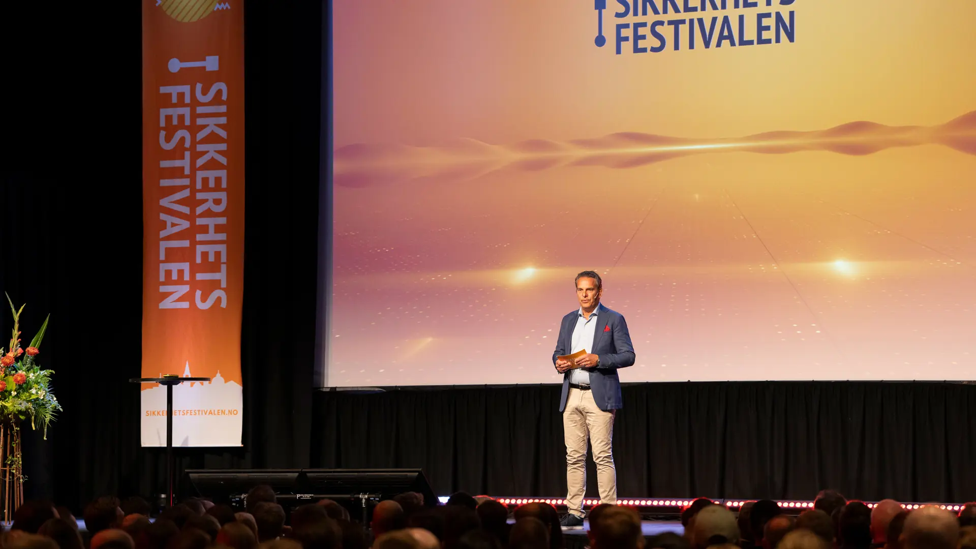 Frode Skaarnes - <p dir="ltr">Til daglig er Frode CEO i Lørn.tech, og hjelper offentlige og private virksomheter med å bygge kunnskap og å etablere gode systemer for å være forberedt på et bredt spekter av trusler.&nbsp;Når Frode holder foredrag engasjerer han publikum gjennom historiefortelling, forståelige forklaringer på komplekse temaer og glimt i øyet.</p>