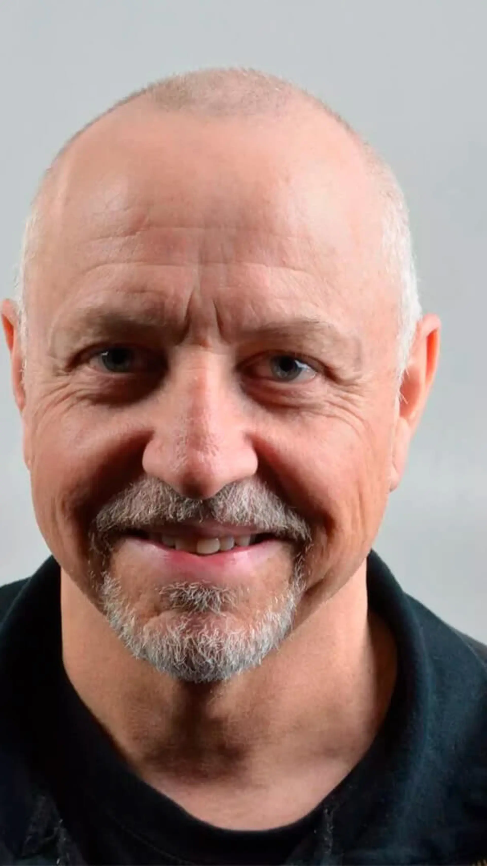 Torfinn Nag - <p>Torfinn Nag bruker sin teaterbakgrunn til å holde fengende foredrag om kommunikasjon, ledelse og personlig utvikling. Han byr på humor, innsikt og teknikker fra scenen som kan løfte både enkeltpersoner og organisasjoner.</p>