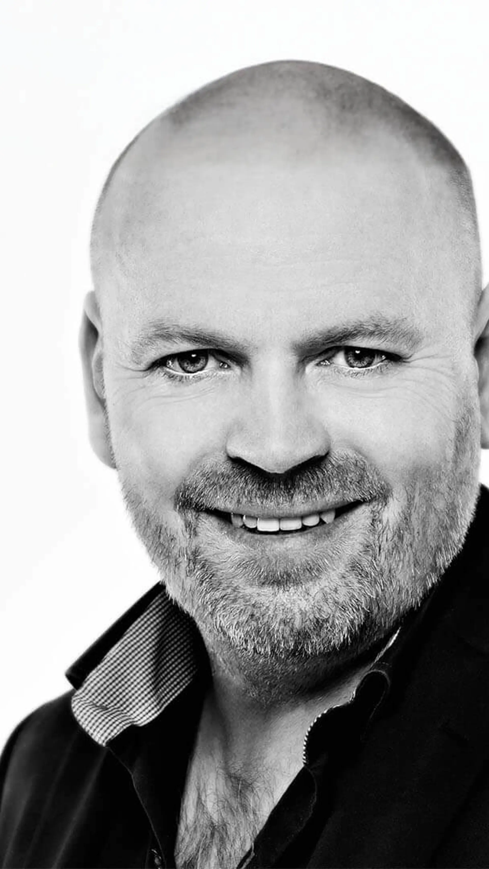 Tommy Steine - <p>Tommy Steine er en energisk og uredd gledesspreder som har gledet mange publikum i sin 30 år lange karrière. Tommy både underholder og lærer bort sin måte å takle hverdagen på, som gir varende inntrykk til sine publikum i lang tid.</p>