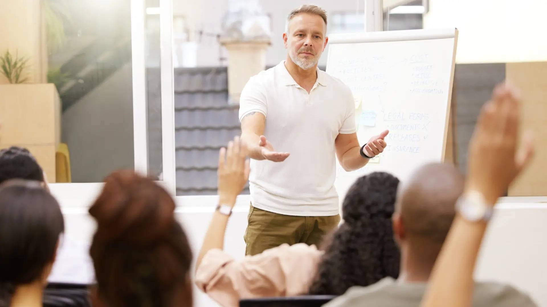 Ove Andre Remme - <p>Ove André Remme er en ettertraktet foredragsholder med en sjelden kombinasjon av faglig tyngde og personlig gjennomslagskraft. Han er utdannet i familie- og avhengighetspsykologi fra Sverige, med videre fordypning i Gestaltterapi. I flere år har han jobbet med behandling av rusavhengighet, psykisk uhelse og destruktive mønstre – både i klinisk praksis og som faglig utvikler.</p>