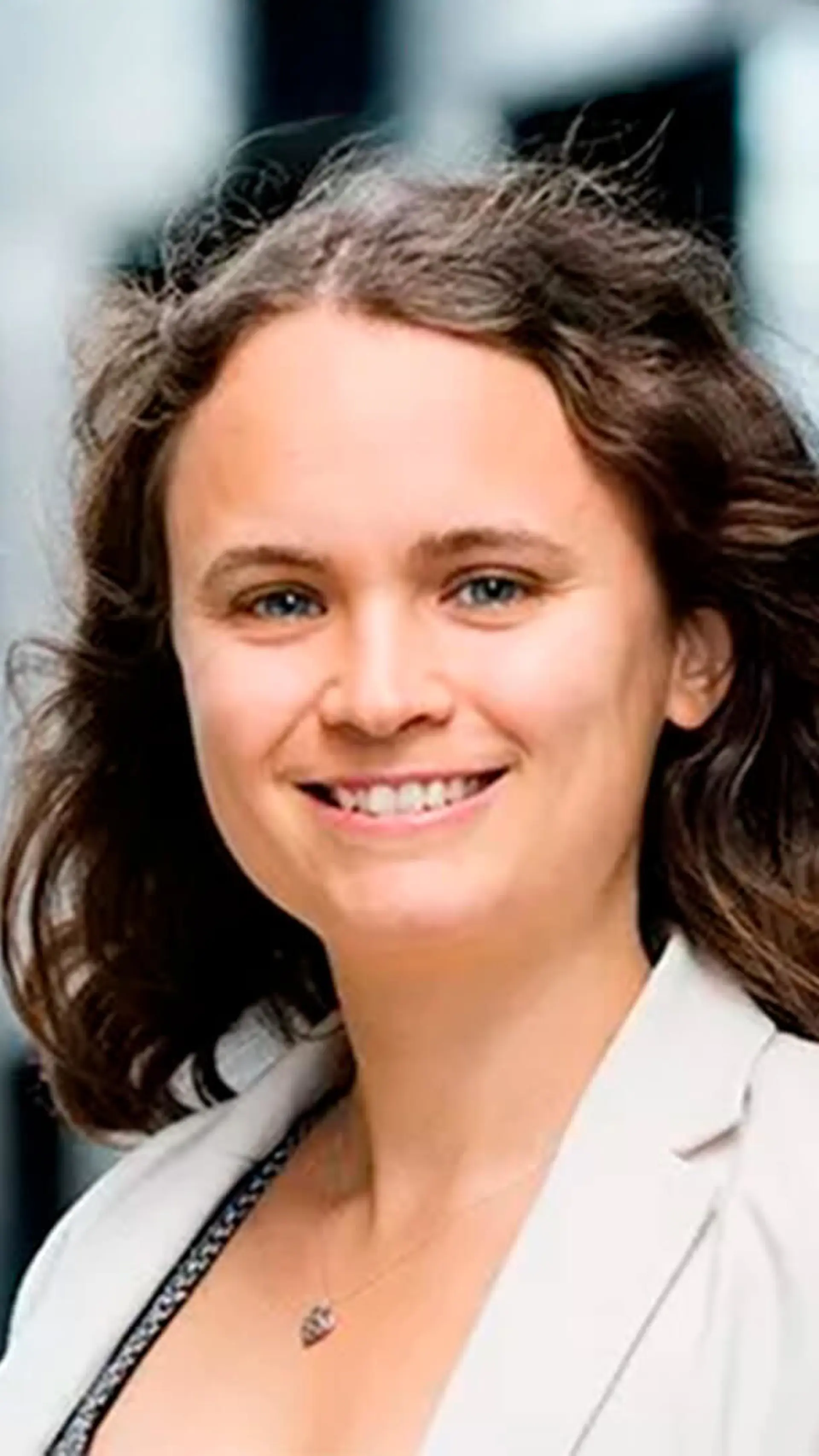 Anna Heurønningen - <p>Anna Heumrønningen er fagansvarlig for digital kommunikasjon i Apeland. Hun tilbyr foredrag om sosiale medier, digital strategi og omdømmebygging, og formidler teknisk innsikt på en forståelig måte.</p>