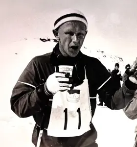 Tore Dahl - Tore Dahl byr på et inspirerende foredrag med en sterk og personlig historie i bunn – historien om en far som mistet synet som 14-åring, men som nektet å la det begrense livet.