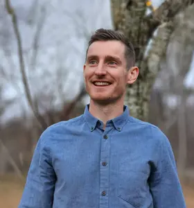 Thor Jørgen Spurkeland - Thor Jørgen Spurkeland er en erfaren foredragsholder og ekspert på relasjonsledelse og arbeidsmiljø.Han deler konkrete verktøy og innsikter som styrker kommunikasjon, samarbeid og trivsel i hele organisasjonen.