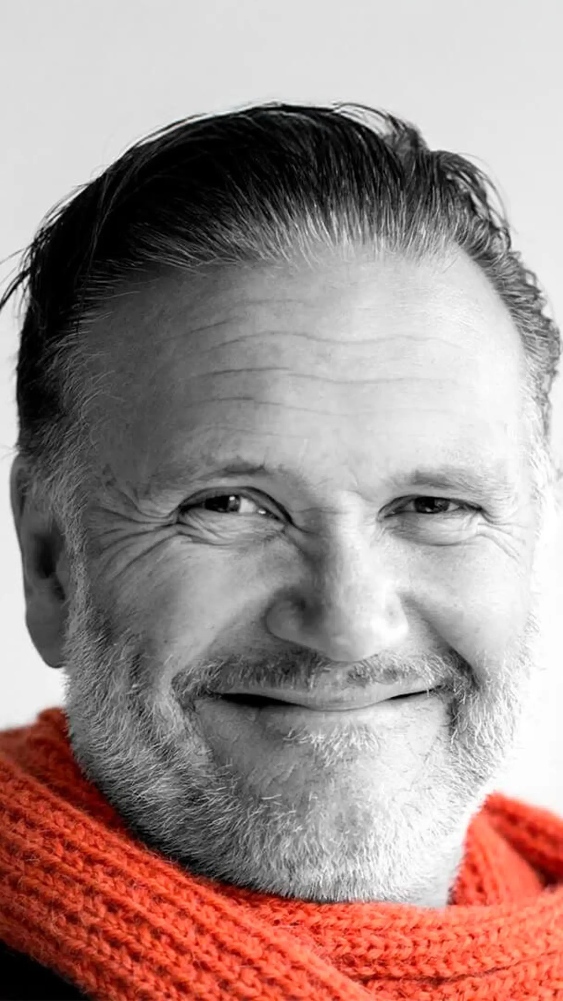 Espen Hana - <div class="text-base my-auto mx-auto py-5 px-6">
<div class="mx-auto flex flex-1 text-base gap-4 md:gap-5 lg:gap-6 md:max-w-3xl lg:max-w-[40rem] xl:max-w-[48rem] group/turn-messages focus-visible:outline-hidden">
<div class="group/conversation-turn relative flex w-full min-w-0 flex-col agent-turn @xs/thread:px-0 @sm/thread:px-1.5 @md/thread:px-4">
<div class="relative flex-col gap-1 md:gap-3">
<div class="flex max-w-full flex-col grow">
<div class="min-h-8 text-message relative flex w-full flex-col items-end gap-2 text-start break-words whitespace-normal [.text-message+&amp;]:mt-5" data-message-author-role="assistant" data-message-id="cde576b9-0af1-412c-ba85-3f9d4d099c05" data-message-model-slug="gpt-4o">
<div class="flex w-full flex-col gap-1 empty:hidden first:pt-[3px]">
<div class="markdown prose dark:prose-invert w-full break-words light">
<p class="" data-start="0" data-end="285">Espen Hana, skuespiller og musiker fra Stavanger, deler ærlig sin historie om alkoholisme i foredraget <em data-start="103" data-end="126">"Min vei ut av rusen"</em>. Med både alvor, humor og musikk forteller han om veien inn i og ut av avhengighet. Passer for virksomheter som vil sette fokus på rus og personlig utvikling.</p>
</div>
</div>
</div>
</div>
<div class="mt-3 w-full empty:hidden">
<div class="text-center"></div>
</div>
</div>
<div class="absolute">
<div class="flex items-center justify-center"></div>
</div>
</div>
</div>
</div>
<div class="pointer-events-none h-px w-px" aria-hidden="true" data-edge="true"></div>