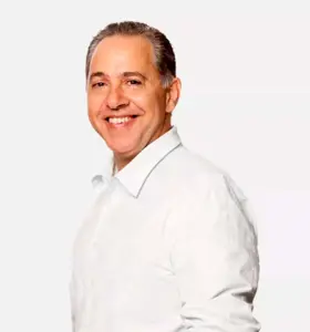 Fedon Lindberg - Fedon Lindberg er lege, forfatter og en av Norges mest profilerte eksperter innen kosthold og livsstil. Med en solid bakgrunn som spesialist i indremedisin og mange års erfaring som formidler, har han inspirert tusenvis til å ta bedre valg for egen helse – uten å havne i ekstreme løsninger.