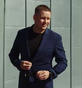 Charles Joachimsen - Charles Joachimsen gir deg motivasjon og inspirasjon til å nå dine mål, samt bidra til å skape en god arbeidshverdag både for deg selv og dine kolleger.