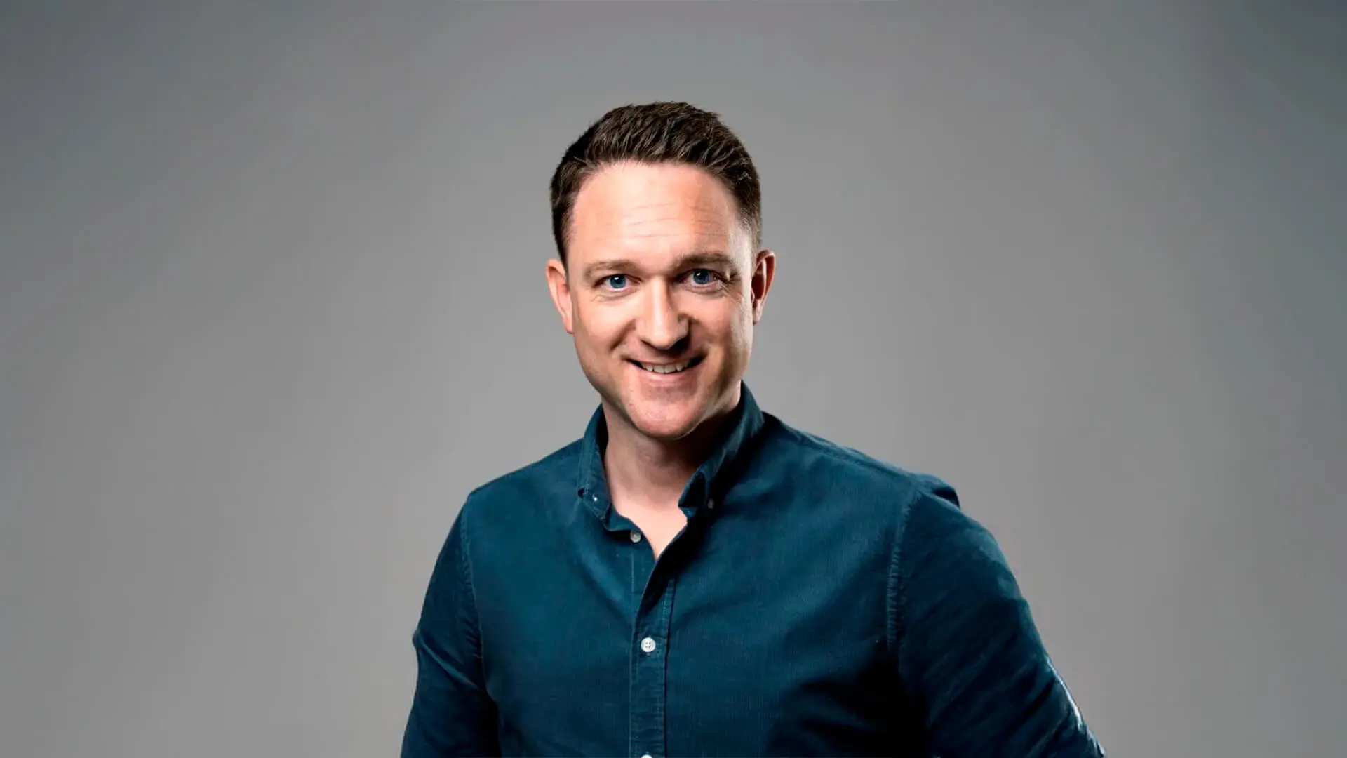 Jon Ensor - <p>Jon Ensor er en av Nord-Europas fremste formidlingstrenere med over 20 års erfaring. I foredraget <em data-start="143" data-end="169">«Magi på arbeidsplassen»</em> viser han hvordan kommunikasjon, kroppsspråk og stemmebruk skaper en positiv arbeidskultur – med praktiske råd levert med humor og innsikt</p>