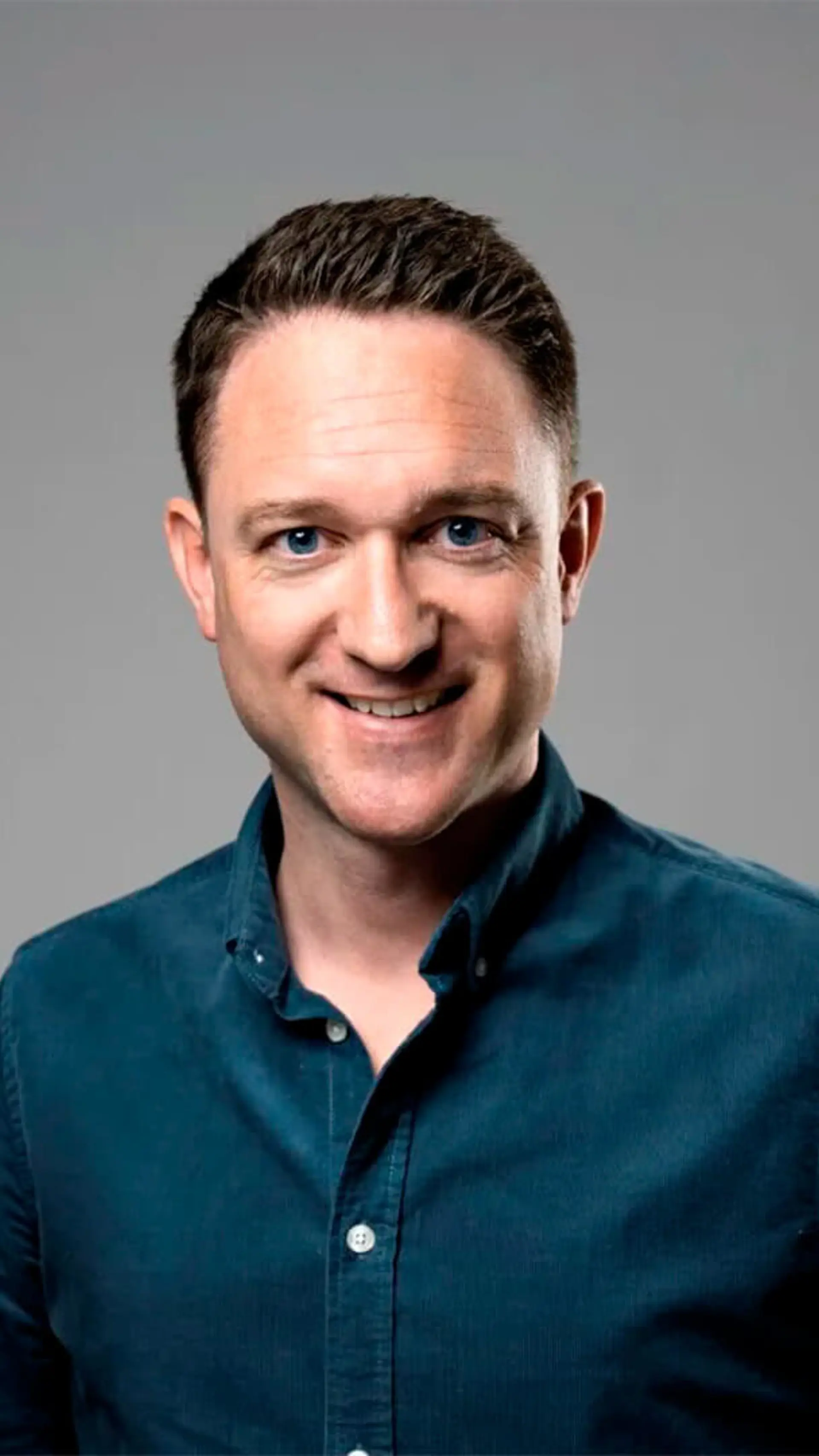 Jon Ensor - <p>Jon Ensor er en av Nord-Europas fremste formidlingstrenere med over 20 års erfaring. I foredraget <em data-start="143" data-end="169">«Magi på arbeidsplassen»</em> viser han hvordan kommunikasjon, kroppsspråk og stemmebruk skaper en positiv arbeidskultur – med praktiske råd levert med humor og innsikt</p>