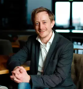 Morten Goodwin - Professor Morten Goodwin fikk sitt første møte med kunstig intelligens under mastergraden ved Universitetet i Agder tidlig på 2000-tallet – og har ikke sett seg tilbake siden.