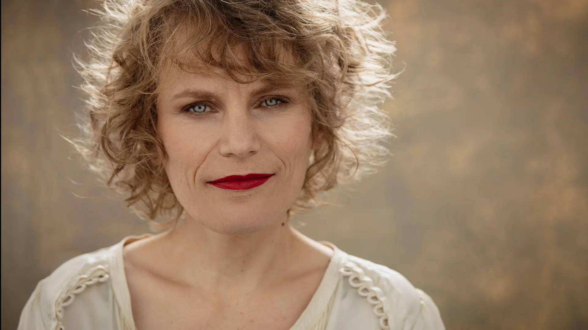 Bergljot Gjelsvik - <p>Bergljot Gjelsvik gir sterke foredrag om kriser, stress og hvordan vi kan møte det som oppleves uutholdelig.</p>