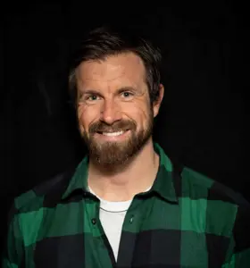 Marius Ulekleiv - Marius Ulekleiv er tidligere fotballspiller og politi. Nå forteller han om sin kamp mot angst, depresjon og selvmordstanker - og om å aldri, aldri gi opp.