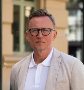 Endre Skjervø  - Foredragsholder og historieforteller om tillit, ledelse og ansvar når det virkelig&nbsp;gjelder