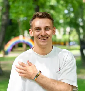 Ola Hoftun Lillelien  - Profesjonell håndballspiller og tidligere kaptein på juniorlandslaget inspirerer til mot, fellesskap og å våge å være seg selv – både på og utenfor banen.