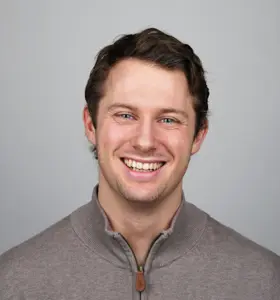 Jonas Felde Sevaldrud - Bruker sin personlige emosjonelle historie sammen med en mastergrad i psykologi til å gi konkrete verktøy rundt psykisk helse. Brenner for at vi skal øve oss på å snakke om følelser både privat og på jobb.