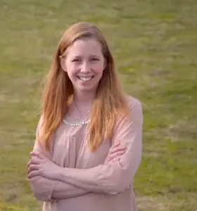 Jenny Lund - Allerede som 14-åring tok Jenny Lund sine første steg mot økonomisk uavhengighet da hun begynte å spare i fond. Noen år senere oppdaget hun kraften i rentes rente – en erkjennelse som ble vendepunktet. Derfra vokste drømmen om et liv der penger aldri skulle være en begrensning, men et verktøy for frihet og muligheter.