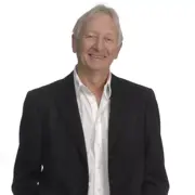 Steinar Lyse - <p>Steinar Lyse er en erfaren komiker og foredragsholder fra Stavanger, kjent for sin tid i revygruppen Løgnaslaget og som speaker på Viking Stadion. I sine foredrag, som "Må jo bare le – smil og latter på arbeidsplassen" og "Kom og se Lyse – Viktigheten av humor", deler han innsikt i hvordan humor kan brukes som et verktøy for å skape trivsel og god kommunikasjon på arbeidsplassen.</p>