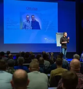 Øystein Vangsnes og Terje Bjørkhaug - Hva er det egentlig som skiller toppselgere fra resten av salgsstyrken? Handler det bare om talent – eller ligger nøkkelen i holdning, teknikk og trening? Med Øystein og Terje får du svaret, og ikke minst verktøyene.