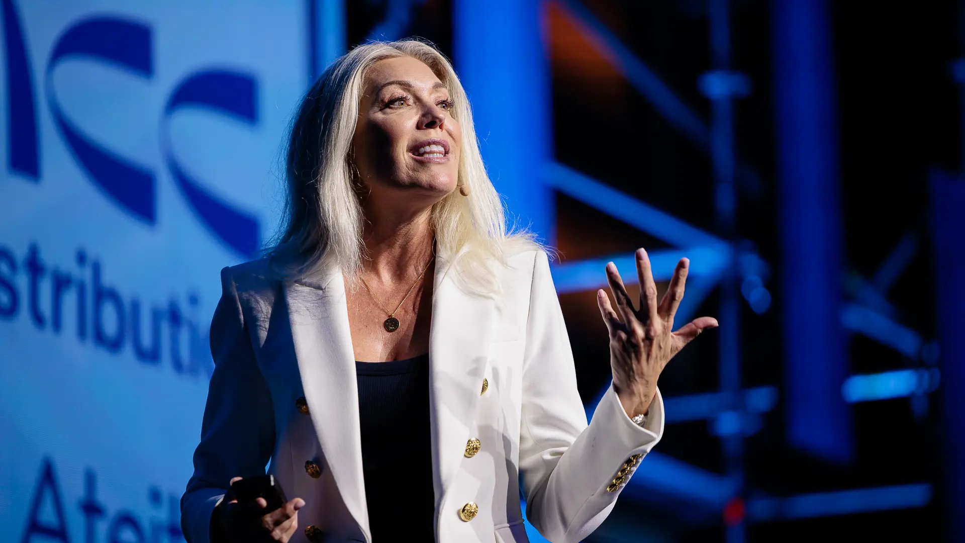 Unni Turrettini - <p>Hva om nøkkelen til bedre resultater og mer motiverte ansatte ikke ligger i flere strategier – men i dypere menneskelig kontakt?</p>