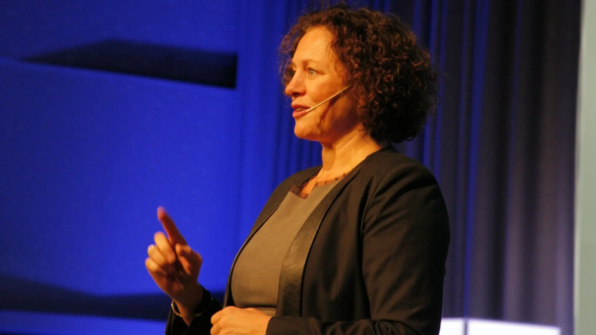 Marianne Mørk Larsen - <p>Marianne Mørk er en ettertraktet foredragsholder med over 25 års erfaring innen kommunikasjon, ledelse og utvikling av mennesker og organisasjoner. Hun holder inspirerende foredrag og skreddersydde kurs som styrker relasjonskompetanse, emosjonell intelligens og endringsledelse – med dokumentert effekt.</p>