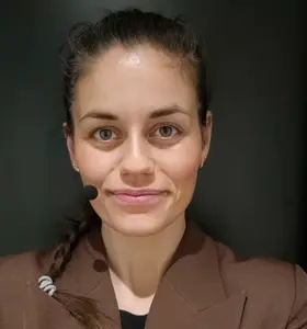 Silje Gudahl - Silje Gudahl er en engasjerende foredragsholder, forfatter, sertifisert coach og mentaltrener med en sterk lidenskap for å hjelpe andre til å bli den beste versjonen av seg selv