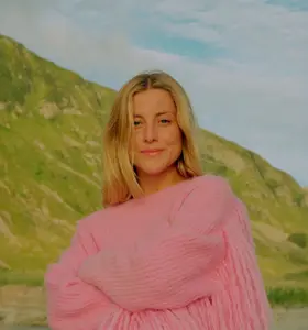 Alexandra Niemi Olsen - Alexandra Niemi Olsen, tidligere arkitekt, deler sin reise fra utbrenthet til balanse. Gjennom sitt foredrag "Pust for fokus" lærer hun bort effektive pusteteknikker som fremmer stressmestring, energi og kreativitet.