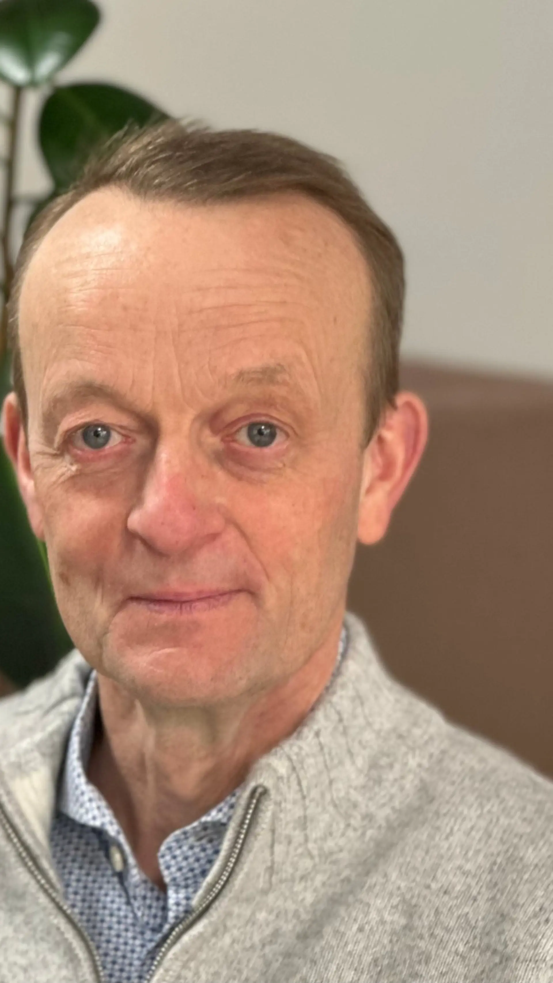 Ørjan Stenseng - <p>Mange tror digitalisering er synonymt med bærekraft. Ørjan Stenseng trodde det selv – helt til han så konsekvensene. Nå deler han innsikten med faglig tyngde og praktiske løsninger.</p>