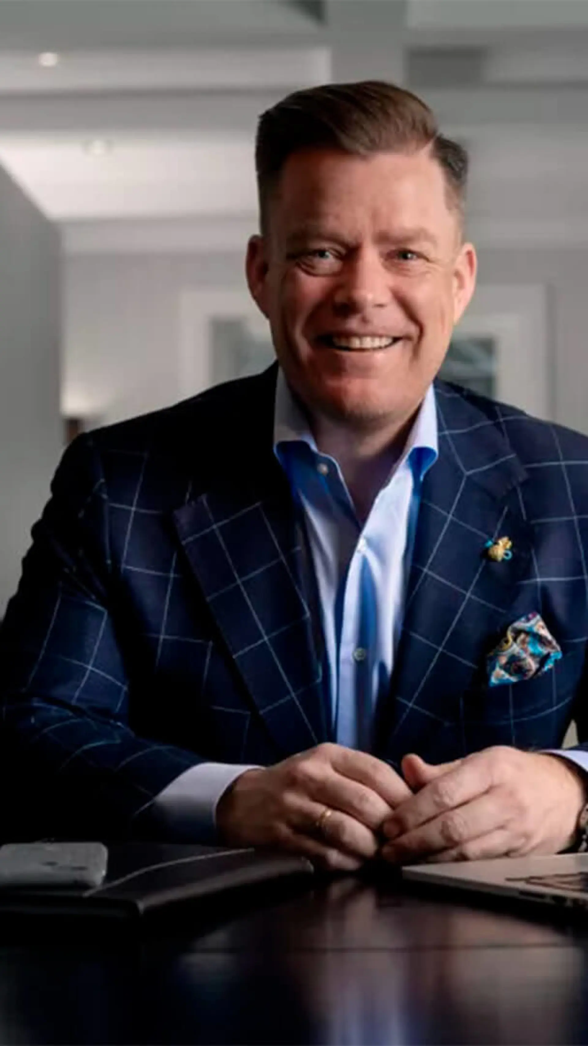 Lars Bratsberg - <p>Oppdag hvordan Lars Bratsberg kombinerer historiefortelling og teknologiforståelse for å forme morgendagens digitale strategier.</p>