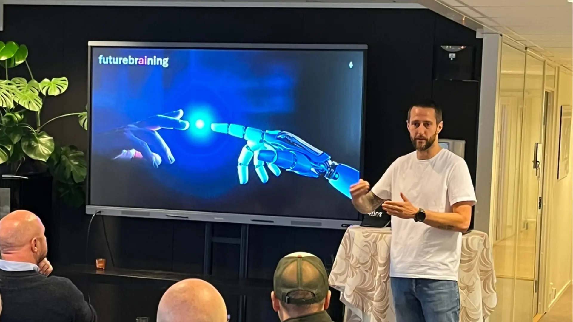 Martin Jensen Methlie - <p>Martin har erfaring fra et tøft liv preget av rus, tap og utenforskap, og formidler hvordan motgang kan vendes til ansvar og utvikling.</p>