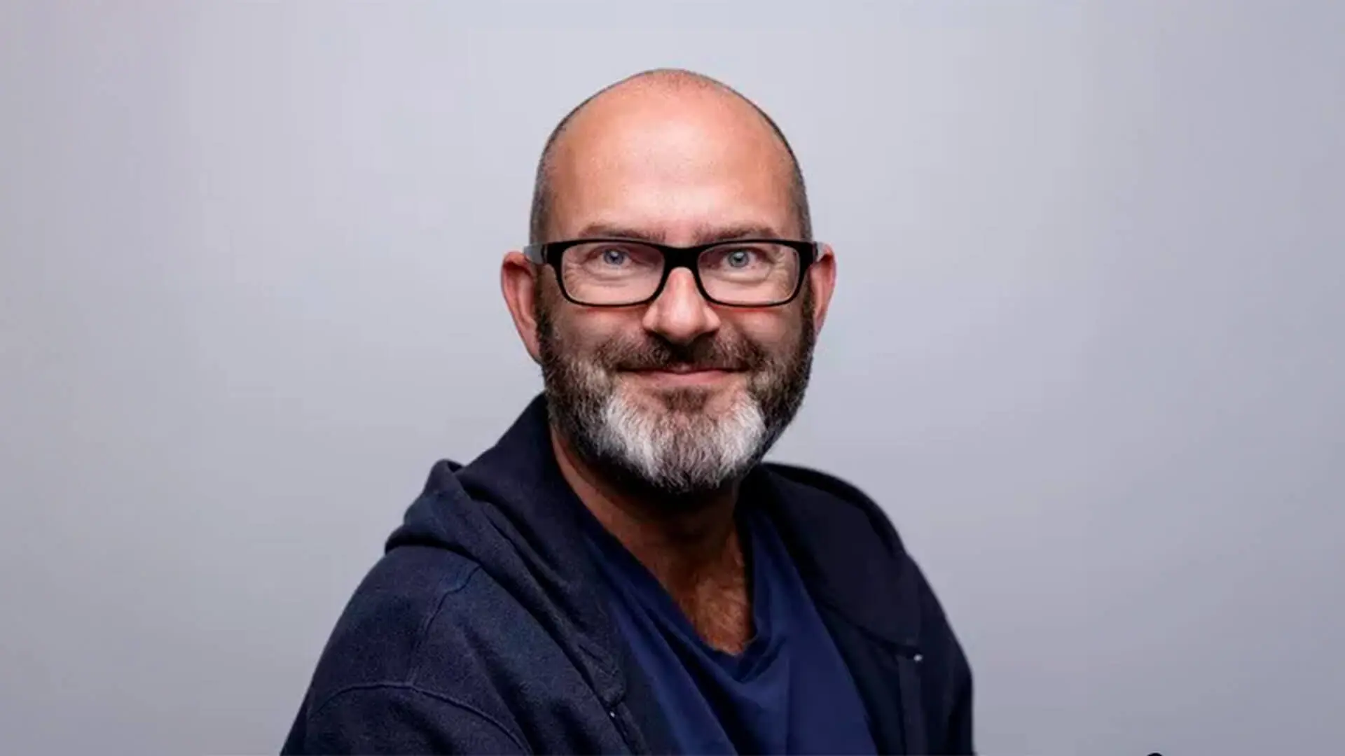 Paal Tarjei Aasheim - <p>Pål Tarjei Aasheim er en av Norges mest etterspurte eksperter på retorikk og kommunikasjon. Han lærer deg hvordan du får frem budskap som ikke bare blir hørt – men husket, og som skaper faktisk handling.</p>