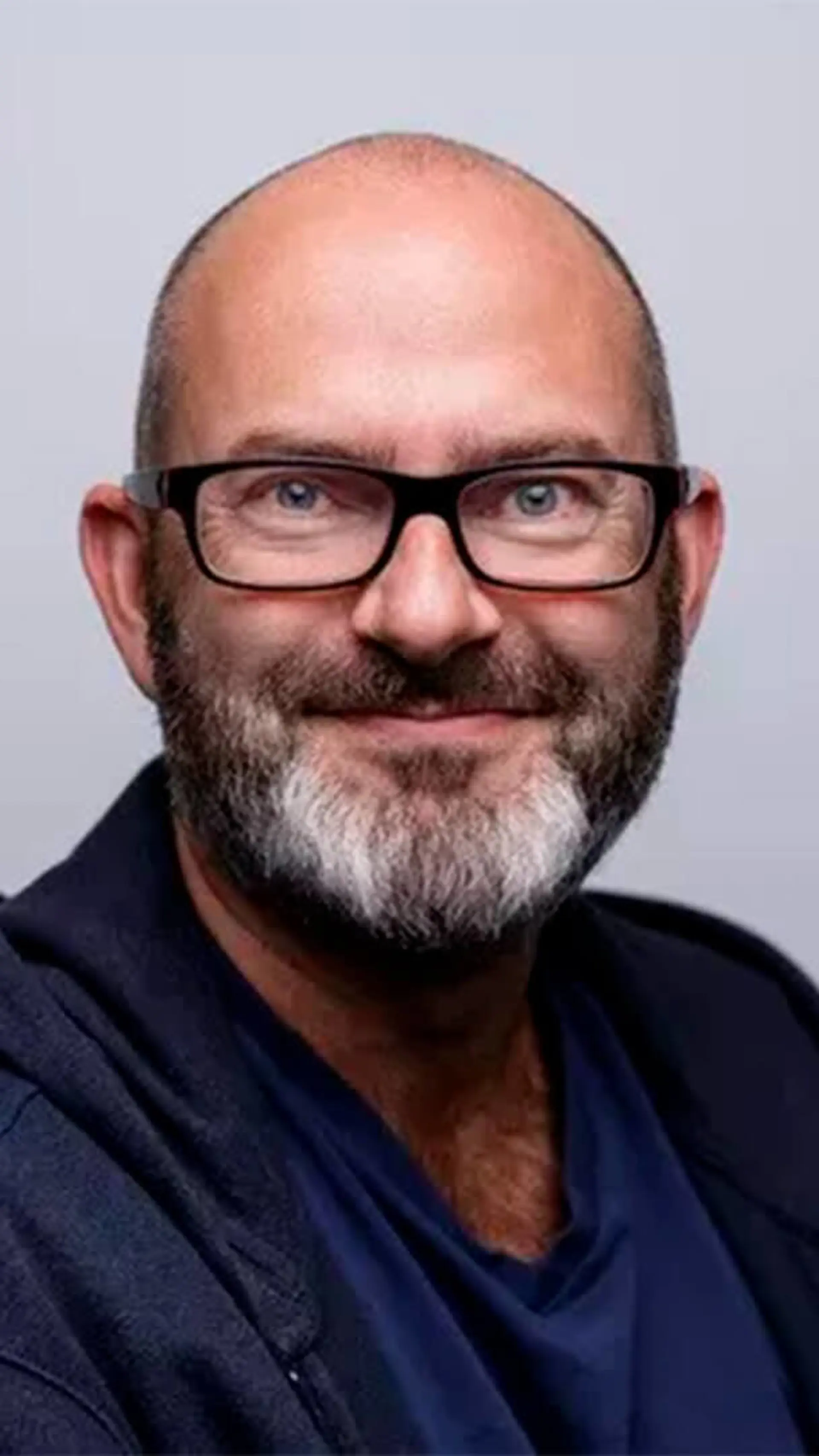 Paal Tarjei Aasheim - <p>Pål Tarjei Aasheim er en av Norges mest etterspurte eksperter på retorikk og kommunikasjon. Han lærer deg hvordan du får frem budskap som ikke bare blir hørt – men husket, og som skaper faktisk handling.</p>