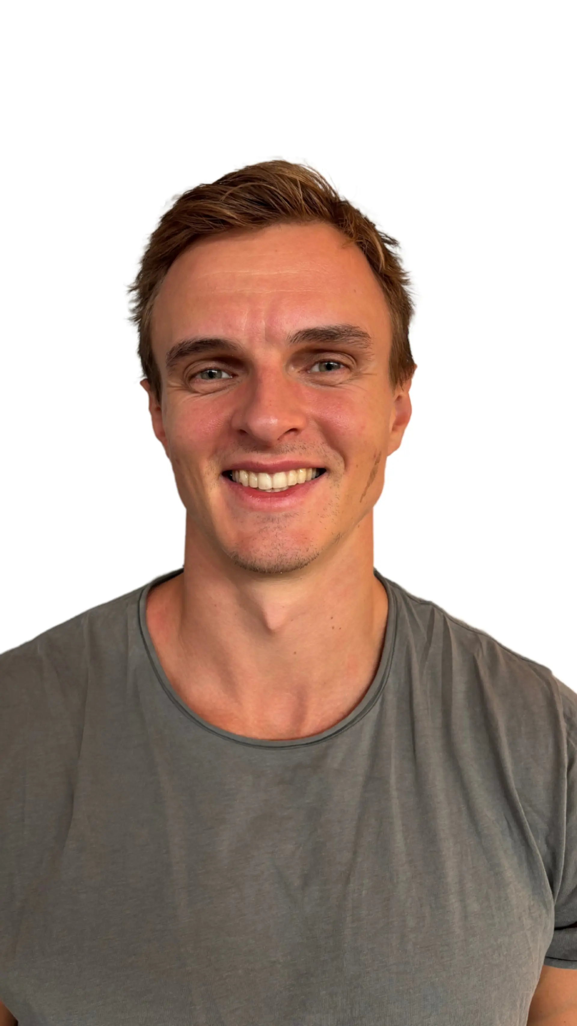 Øyvind Kjerpeset - <p>Øyvind Kjerpeset er allmennlege og en av Norges mest meritterte sprintere. Han har 10 NM-gull i sprint og hekk, kongepokal fra NM 2013 og var tidligere innehaver av norgesrekorden på 400 meter hekk – før Karsten Warholm.</p>