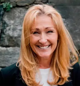 Anne Sophie Gjems - Anne Sophie Gjems skreddersyr foredrag med fokus på psykologisk trygghet, nysgjerrighet og sterke relasjoner for å utvikle ledere, team og organisasjoner. Hun kombinerer forskning, humor og sårhet for å skape engasjement og innsikt.