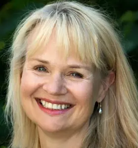 Kirsten Weiss - Kirsten Weiss er en engasjerende dansk foredragsholder, forfatter og ekspert på nordisk ledelseskultur, nordiske verdier og interkulturelt samarbeid.