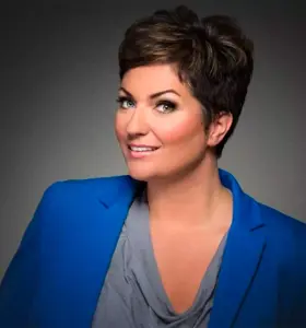 Trine Grung - Trine Grung er en av Norges mest erfarne digitale stemmer. I sine foredrag inspirerer hun til å bruke egne historier, bygge personlig merkevare og mestre kommunikasjon i sosiale medier – med ærlighet, glød og lang erfaring i bagasjen.